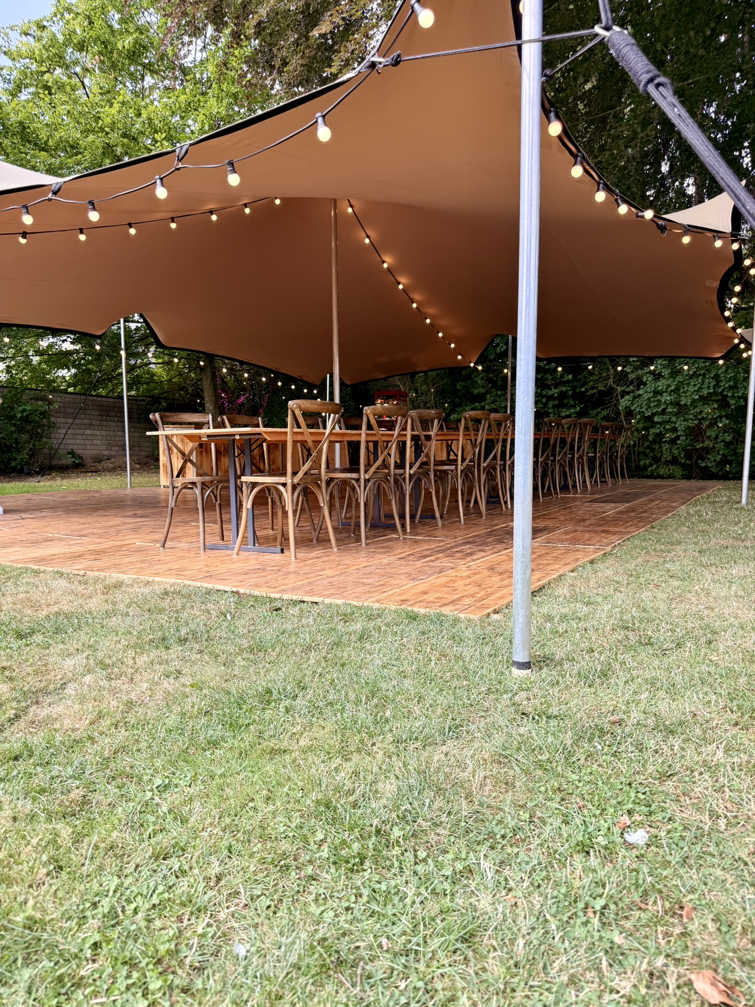 Event-Ausstattung mieten – Tische, Stühle, Biergarnituren NRW